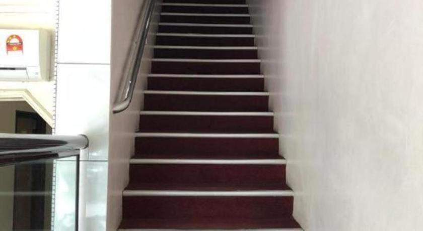 Hotel Perdana Лавас Екстериор снимка