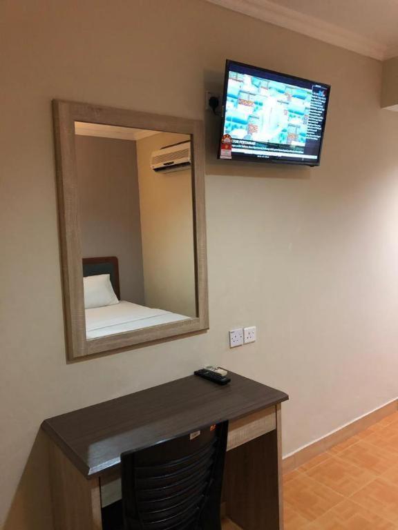 Hotel Perdana Лавас Екстериор снимка