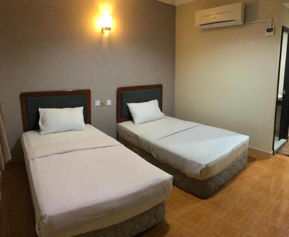 Hotel Perdana Лавас Екстериор снимка