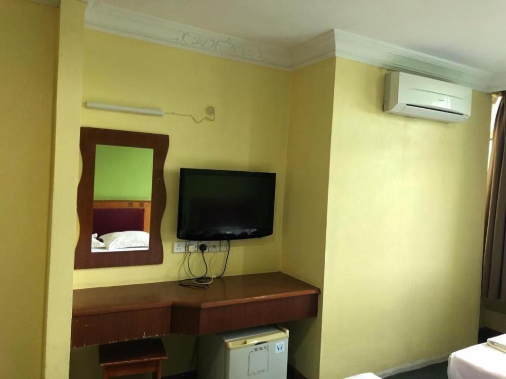 Hotel Perdana Лавас Екстериор снимка