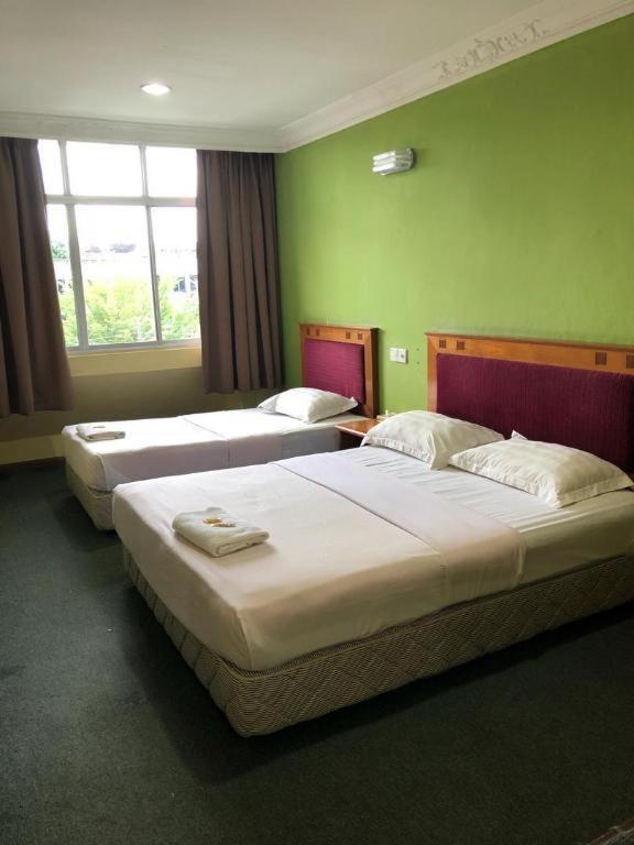 Hotel Perdana Лавас Екстериор снимка