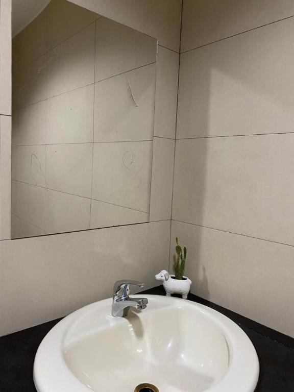 Hotel Perdana Лавас Екстериор снимка