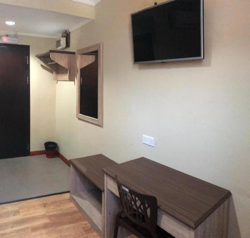Hotel Perdana Лавас Екстериор снимка