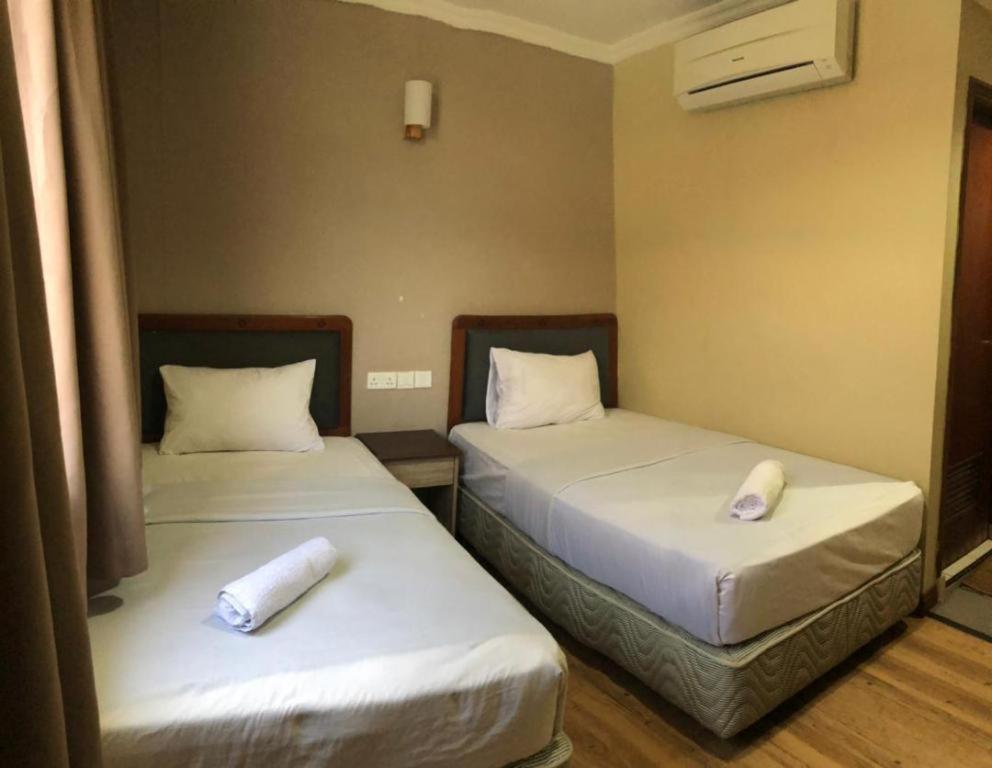 Hotel Perdana Лавас Екстериор снимка