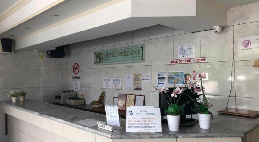 Hotel Perdana Лавас Екстериор снимка