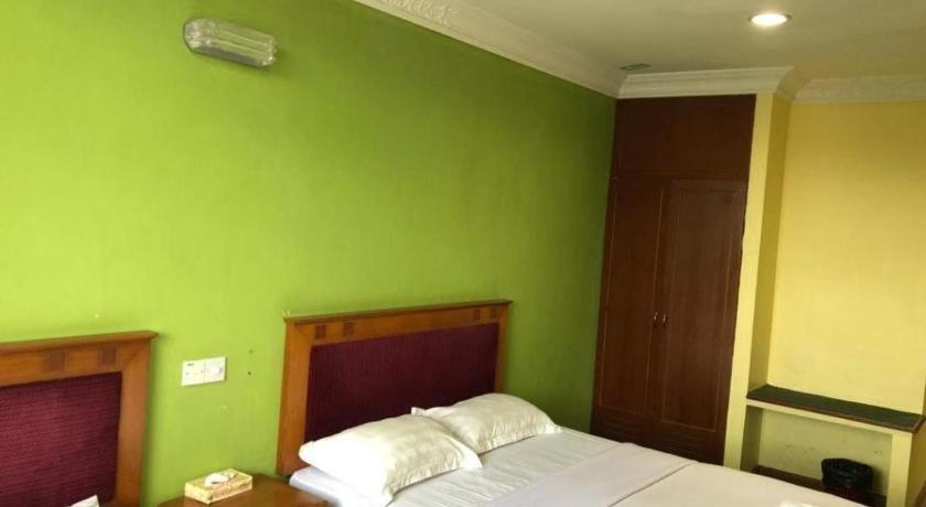 Hotel Perdana Лавас Екстериор снимка