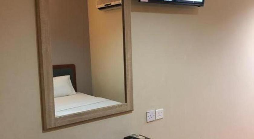 Hotel Perdana Лавас Екстериор снимка