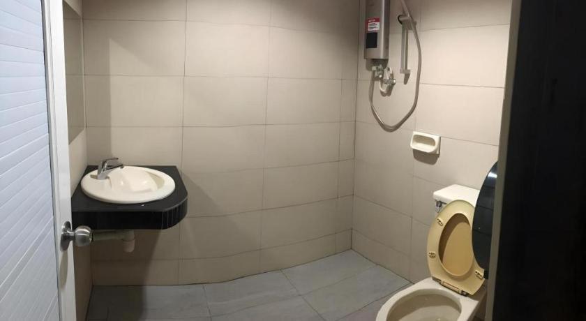 Hotel Perdana Лавас Екстериор снимка