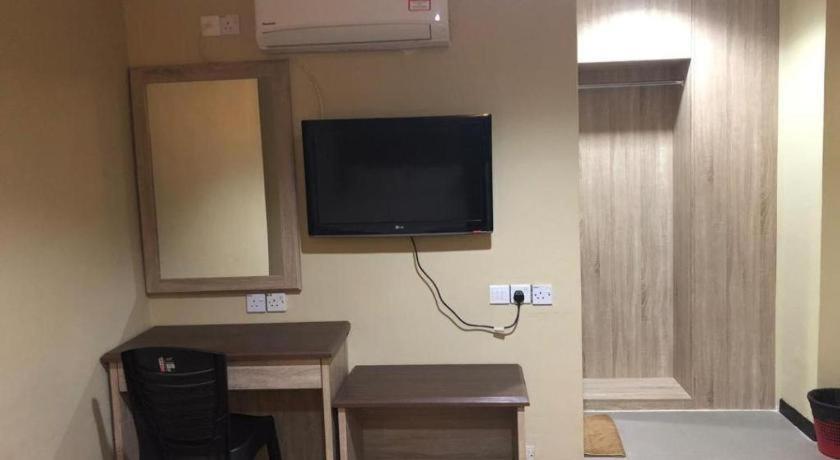 Hotel Perdana Лавас Екстериор снимка