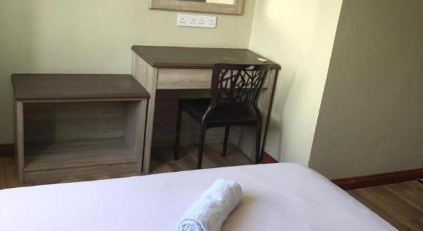 Hotel Perdana Лавас Екстериор снимка
