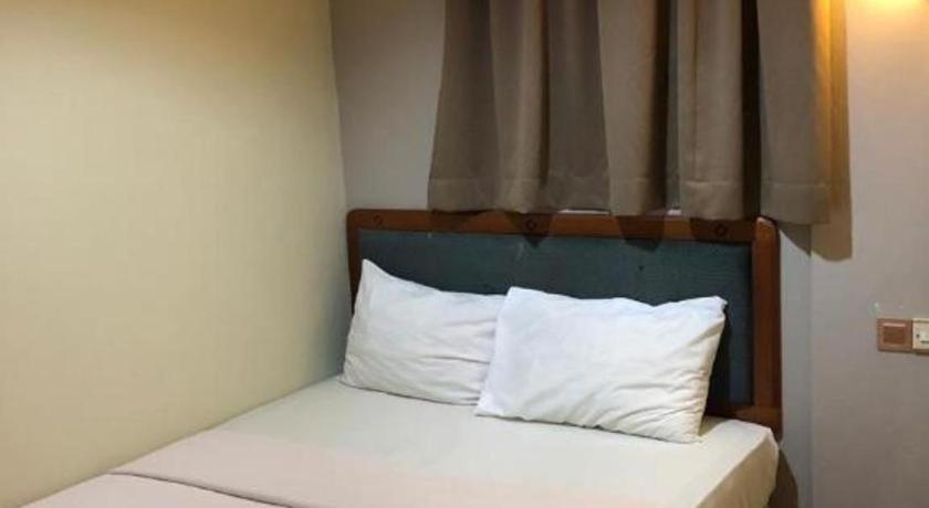 Hotel Perdana Лавас Екстериор снимка