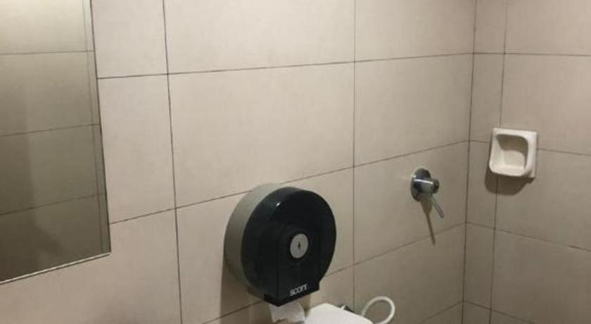 Hotel Perdana Лавас Екстериор снимка