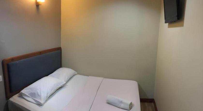 Hotel Perdana Лавас Екстериор снимка