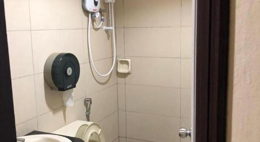 Hotel Perdana Лавас Екстериор снимка
