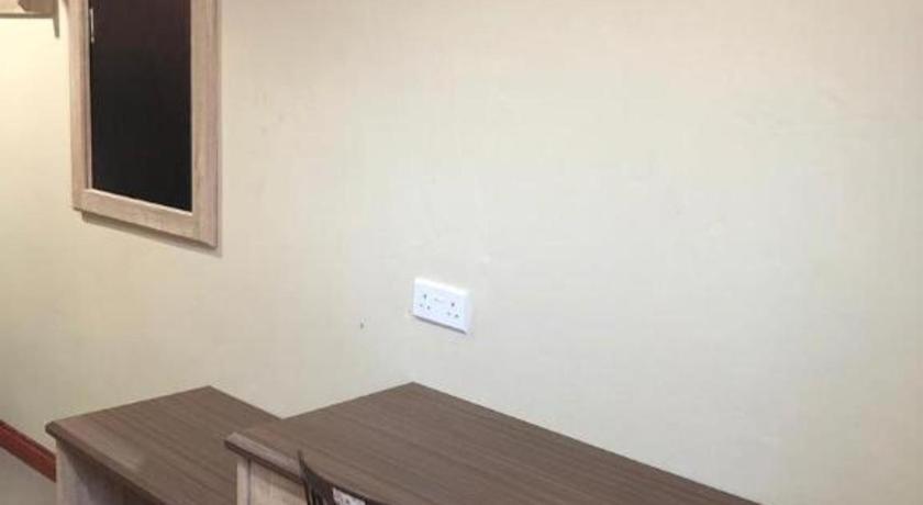 Hotel Perdana Лавас Екстериор снимка