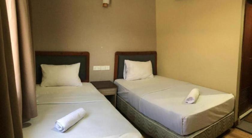 Hotel Perdana Лавас Екстериор снимка